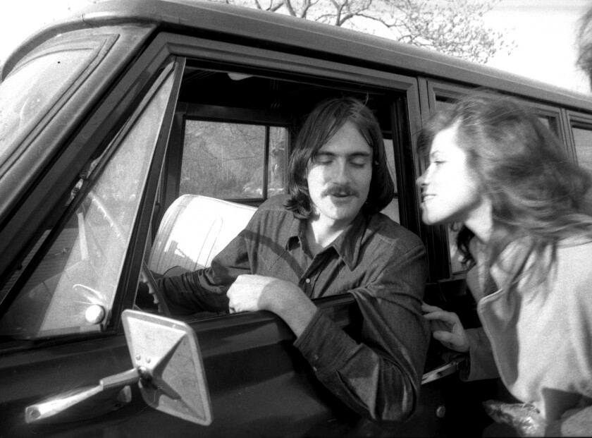 Why James Taylor Doesn T Dish On Carly Simon In His New Audio Memoir Los Angeles Times