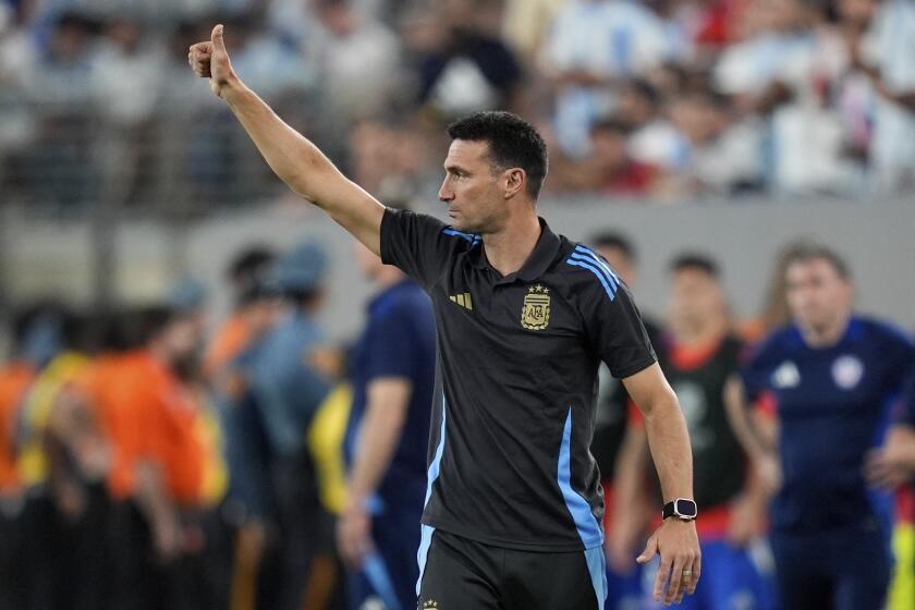 El técnico de Argentina Lionel Scaloni durante el partido contra Chile por el Grupo A de la Copa América, el martes 25 de junio de 2024, en East Rutherford, Nueva Jersey. (AP Foto/Julia Nikhinson)