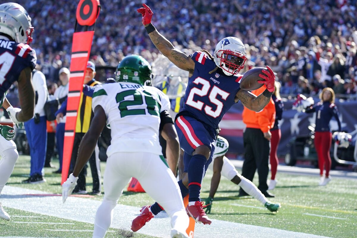 Jones tosses 2 TDs, Patriots roll 54-13 as Jets lose Wilson - The San Diego  Union-Tribune