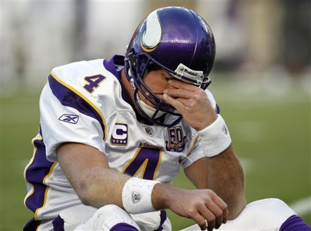 Late Turnovers Result in First Loss for Favre and Vikings - The New York  Times