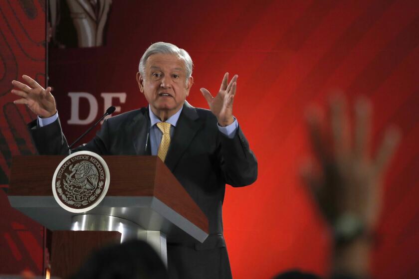 Fotografía de archivo del 8 de marzo de 2019 del presidente mexicano, Andrés Manuel López Obrador, durante su conferencia de prensa diaria en el Palacio Nacional, en la ciudad de México. (AP Foto/Marco Ugarte)