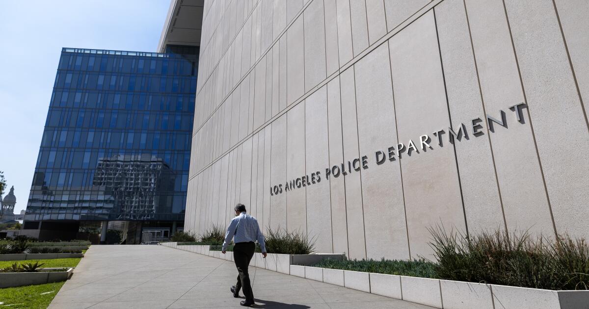 涉嫌跟踪之后，洛杉矶警察部门官员面临解雇而非指控