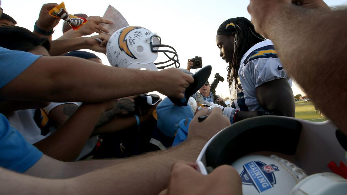 Chargers running back Melvin Gordon signs autographs. (Luis Sinco / Los Angeles Times)