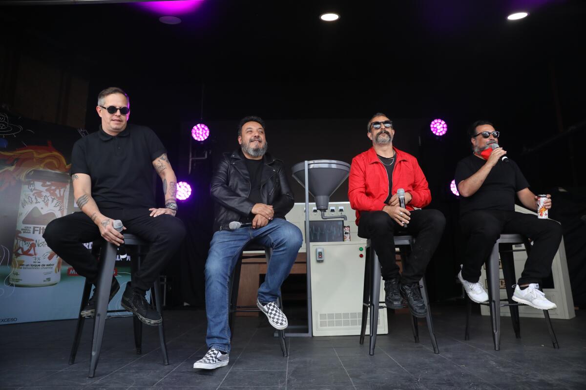 La banda mexicana Molotov confiesa estar trabajando en "disquito nuevo"