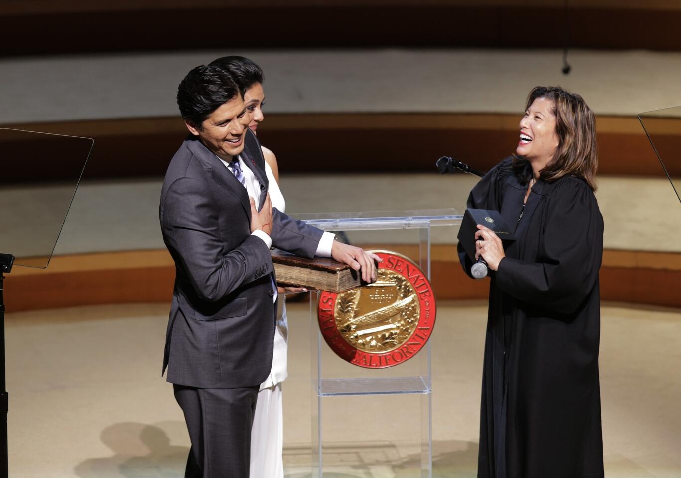 State Sen. Kevin de León of Los Angeles shares a light-hearted moment with Chief Justice Tani Cantil-Sakauye, right, and his daughter Lluvia Carrasco before he is sworn in as the 47th president pro tempore of the California Senate at Walt Disney Concert Hall.