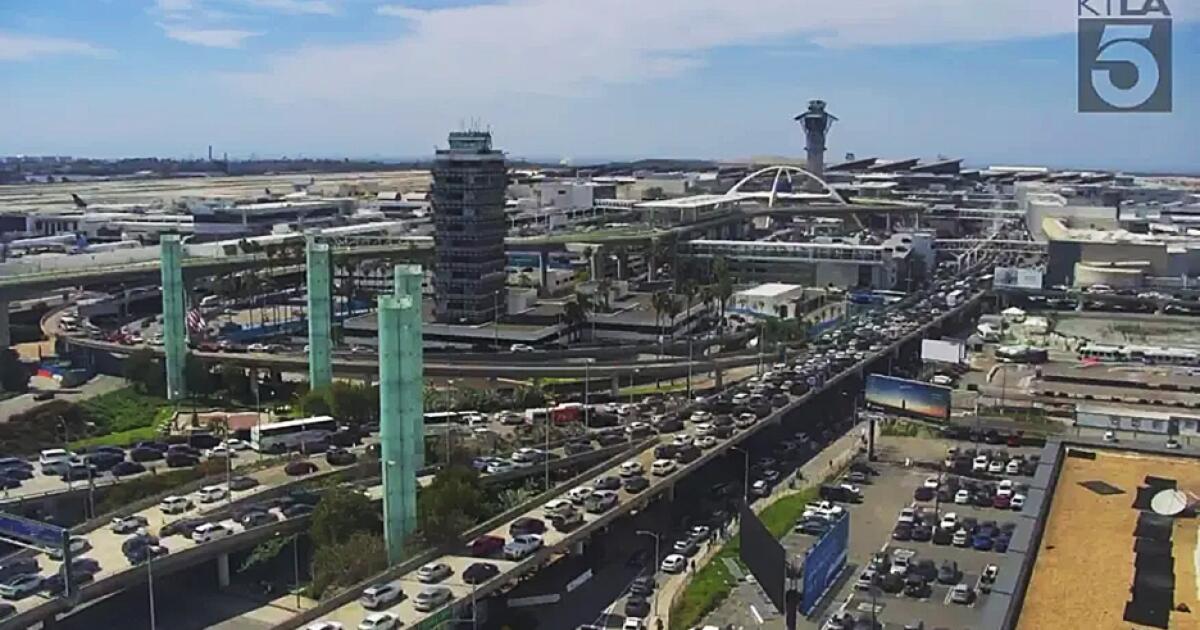 Walking to the airport? LAX construction spurs lengthy traffic delays, misery among fliers