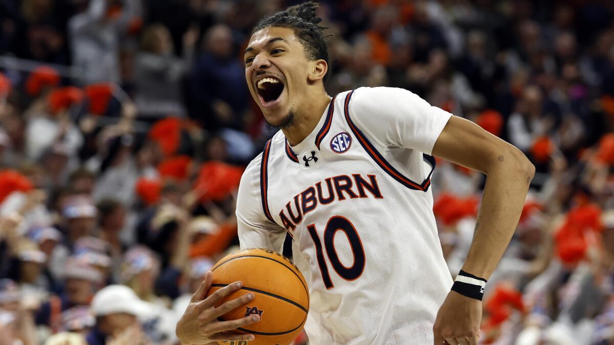 Auburn riding 3-game winning streak, surging in SEC race