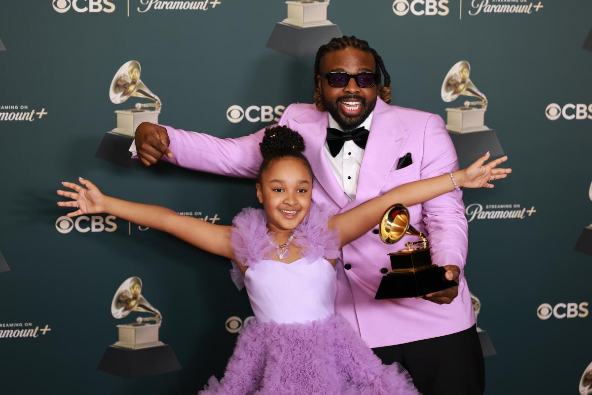 Aura V e Fyütch seguram seu Grammy.