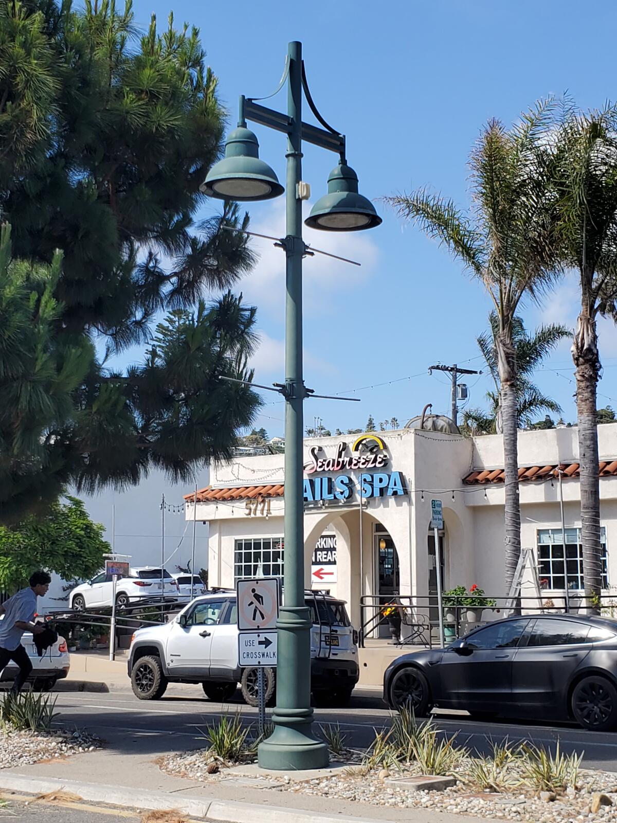 The Bird Rock Community Council is embarking on a project to improve lighting on La Jolla Boulevard. 