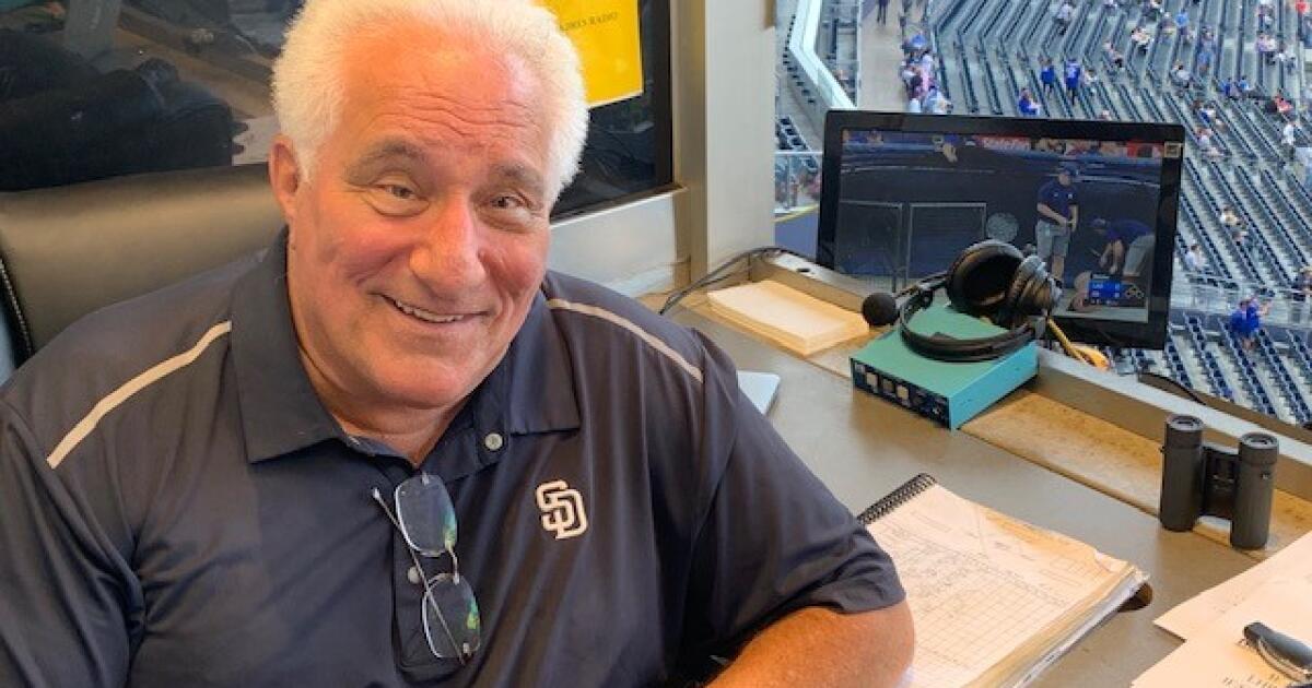 Padres' Ted Leitner stepping down