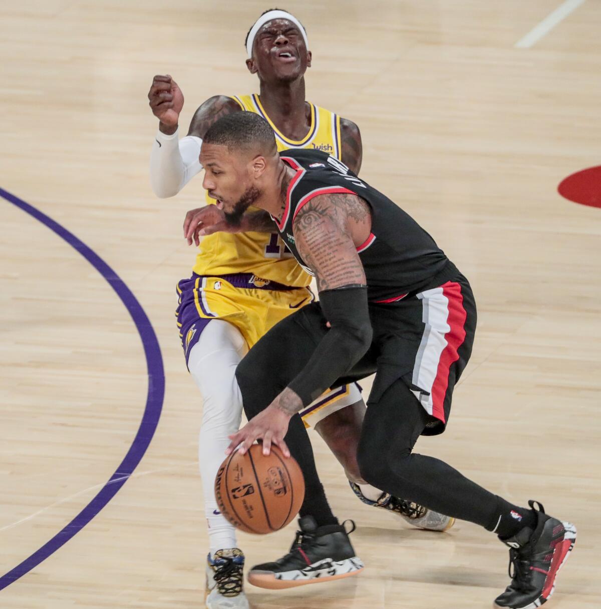 Damian Lillard exits Game 2 vs. Lakers with dislocated finger