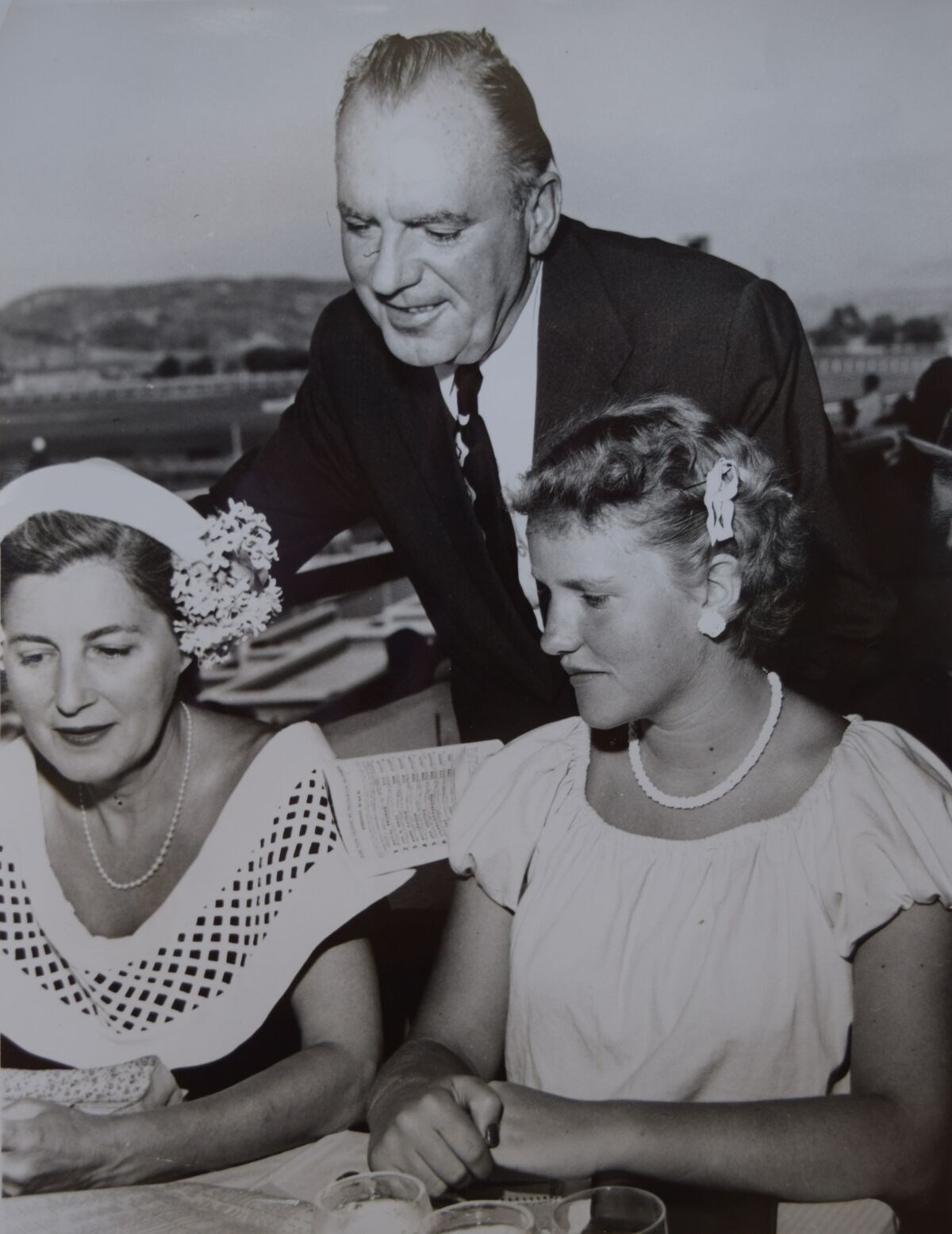 Mavourneen O’Brien (right) with her parents, Eloise and Pat O’Brien