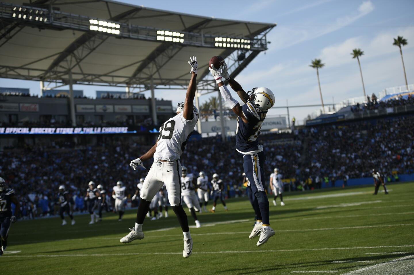 APphoto_Raiders Chargers Football