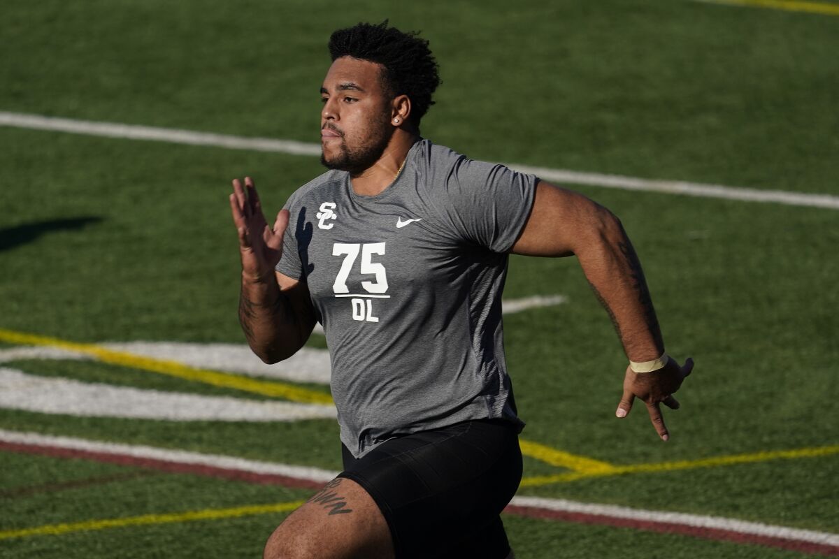USC guard Alijah Vera-Tucker participates in the school’s pro day workout on March 24.