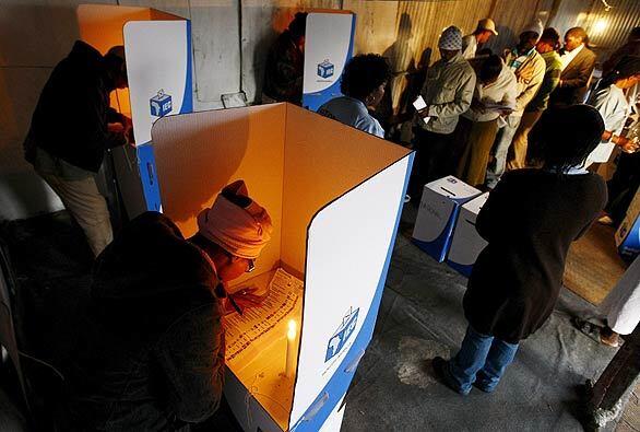 South Africans casts their ballots