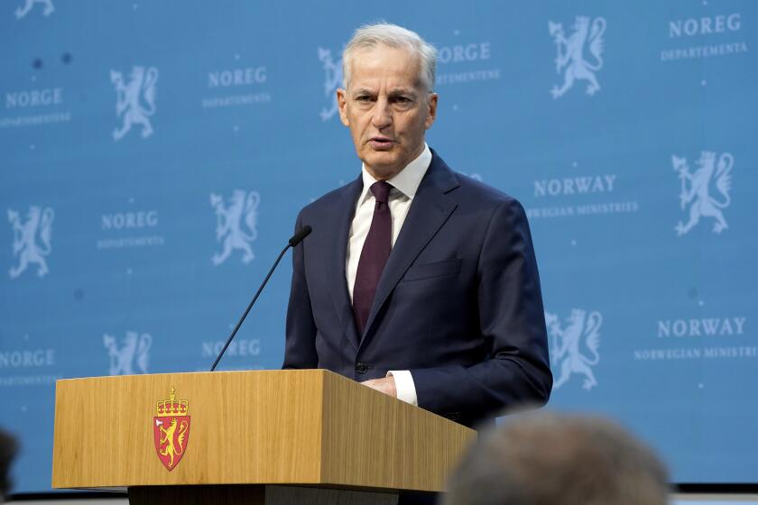 El primer ministro de Noruega, Jonas Gahr Store, ofrece una conferencia de prensa en Oslo, Noruega, el 22 de mayo de 2024. (Erik Flaaris Johansen/NTB Scanpix vía AP)