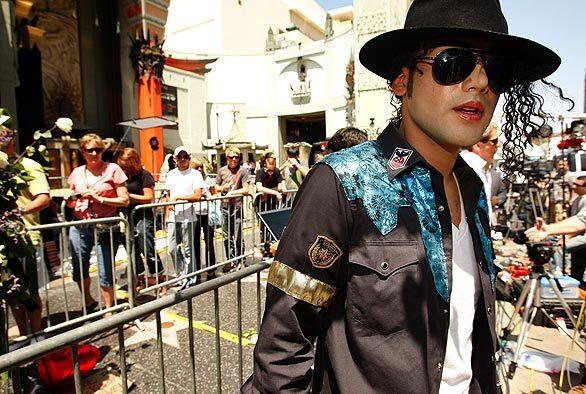 Fans mourn Michael Jackson