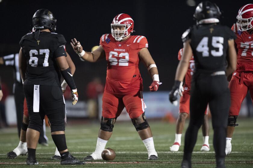 Long Beach, CA - November 26: Mater Dei's BJ Tolo (62) gestures during the CIF Southern Championship 11-man football division 1 championship finals against Servite in Veterans Stadium on Friday, Nov. 26, 2021 in Long Beach, CA. (Kyusung Gong / For the LA Times)