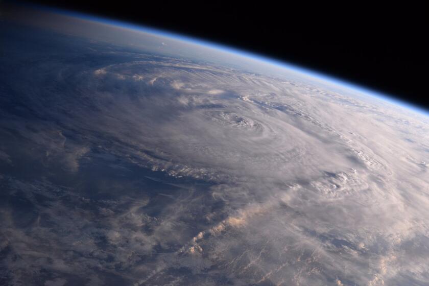 ARCHIVO - Esta foto proporcionada por la NASA muestra el huracán Harvey sobre Texas el sábado 26 de agosto de 2017, visto desde la Estación Espacial Internacional. (Randy Bresnik/NASA vía AP, Archivo)