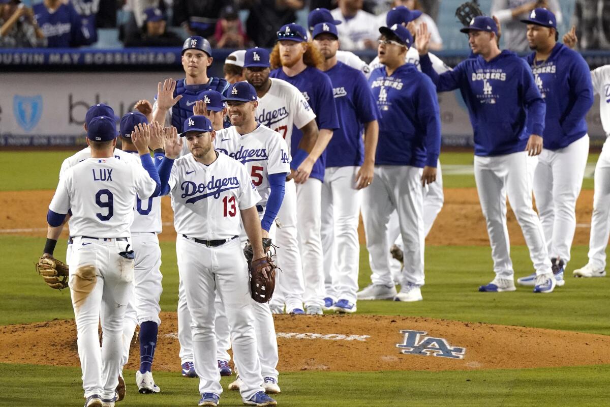 Kershaw Ks 10, Dodgers beat Diamondbacks 5-2