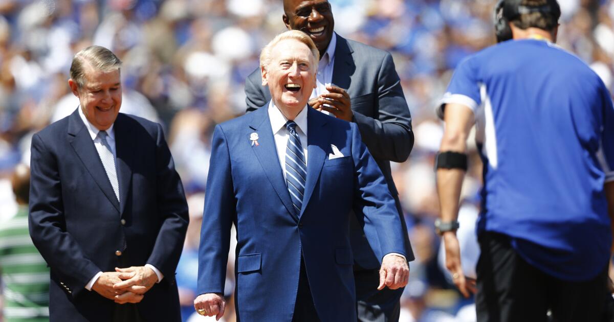 Vin Scully has microphone retired at Dodger Stadium ceremony - Los Angeles  Times