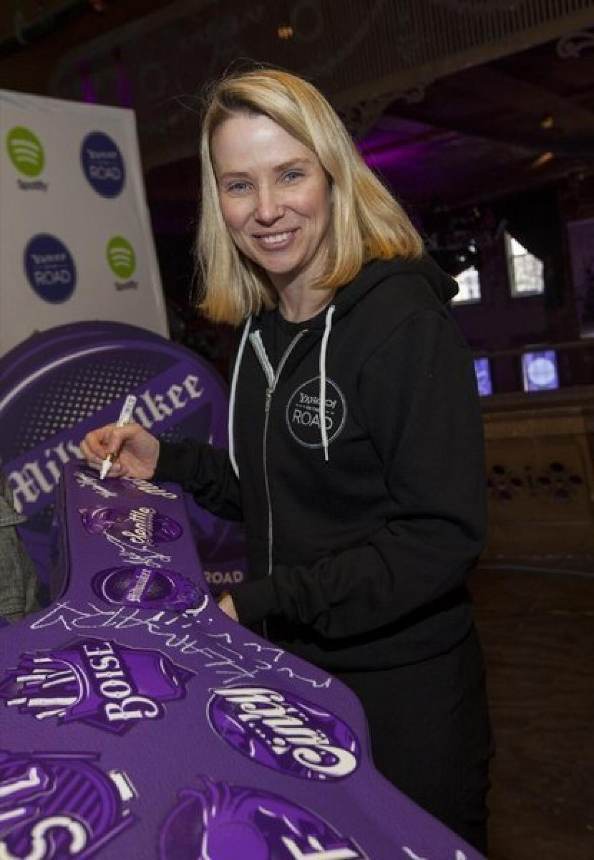 Yahoo CEO Marissa Mayer may be looking at acquiring the blogging service Tumblr.
