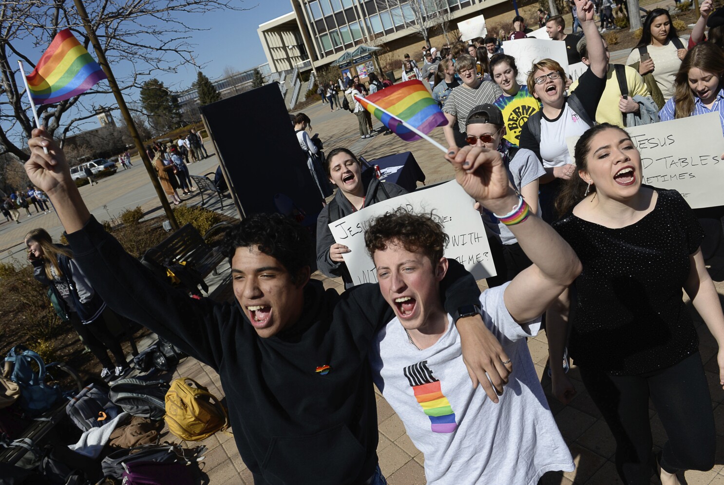 QUAL È IL COLORE DEI CAPELLI PIÙ GAY