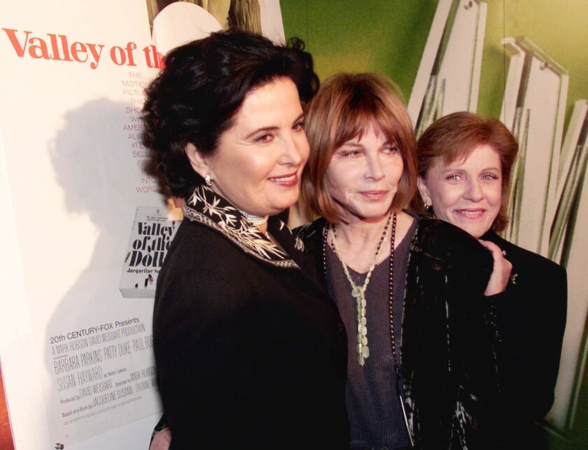Barbara Parkins, od lewej, Lee Grant i Patty Duke, z filmu" Dolina lalek " z 1967 roku, spotkali się w Nowym Jorku w 2000 roku na projekcji i dyskusji filmu."Valley of the Dolls," reunited in New York in 2000 for a screening and discussion of the movie.