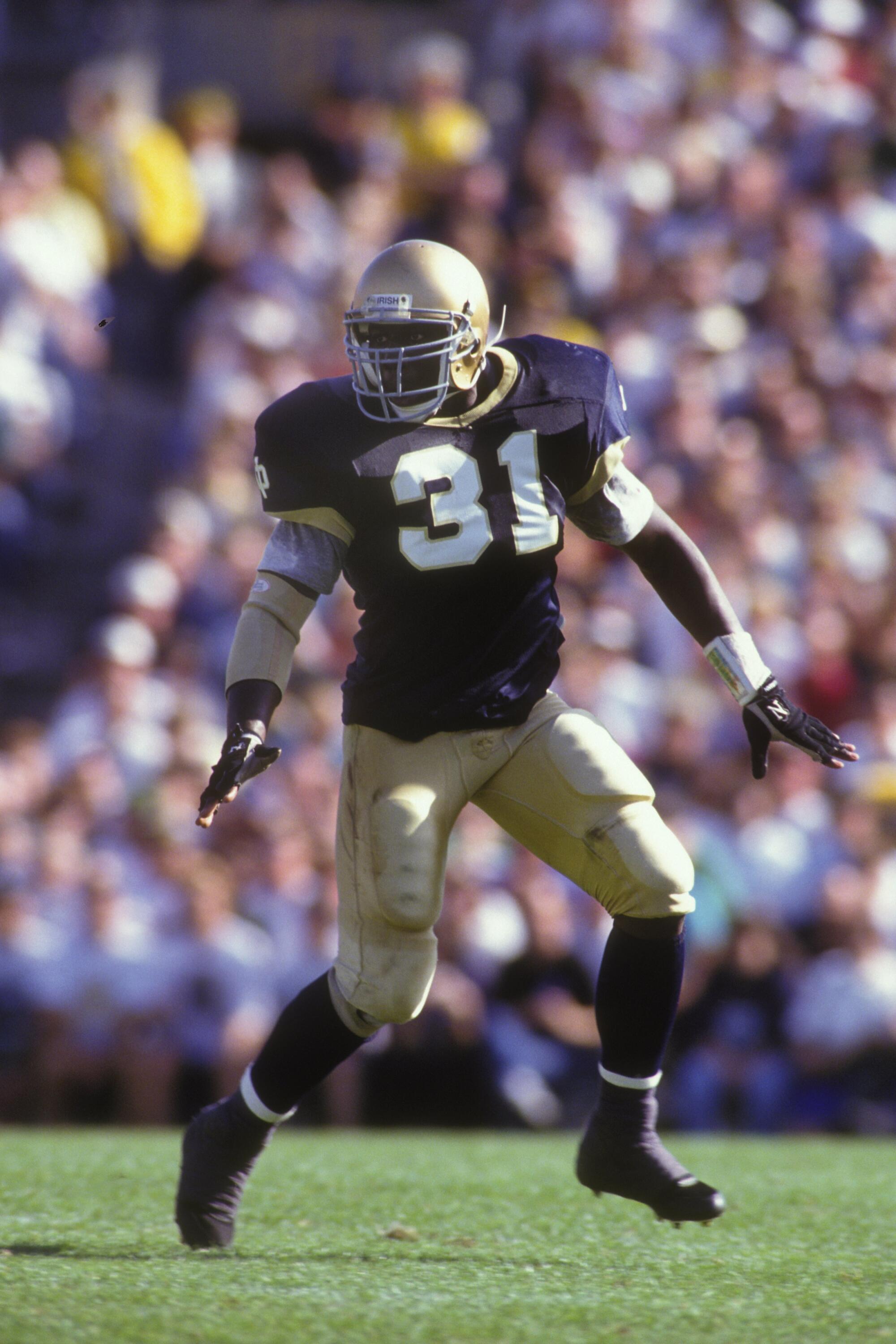 Demetrius DuBose playing defense for Notre Dame in 1992