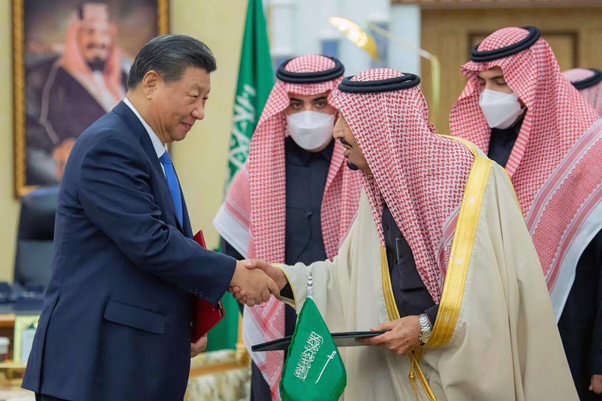 Chinese President Xi Jinping shaking hands with King Salman of Saudi Arabia