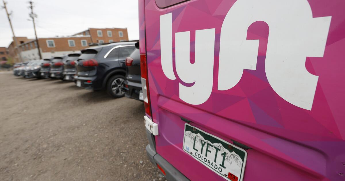 Lyft lured drivers with false claims about pay, FTC says. Company will pay $2.1 million