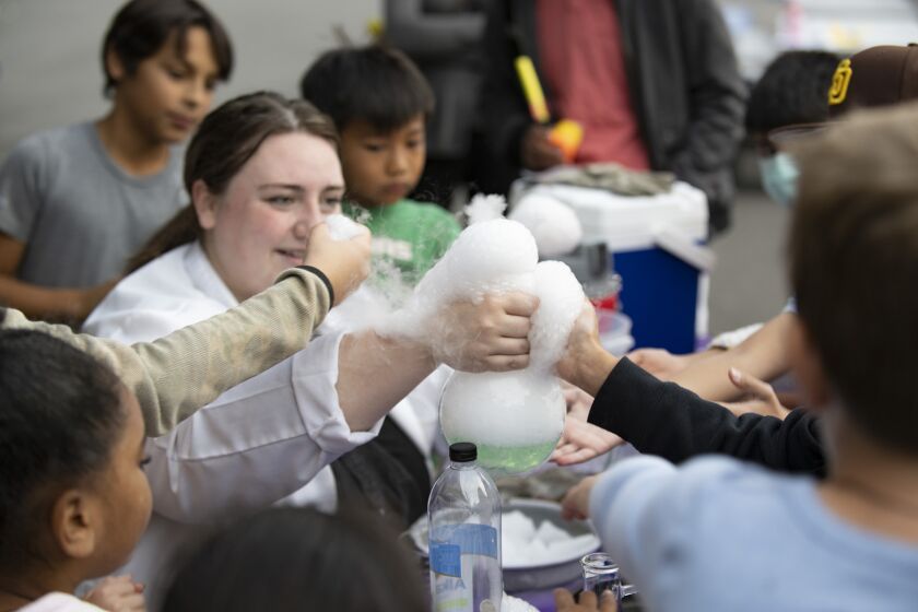 "Mad Scientist" Alana Burgess creates "dry ice bubbles"