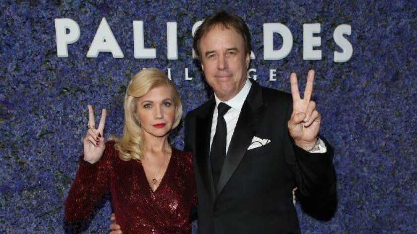 Kevin Nealon avec jolie, mignonne, femme Susan Yeagley 