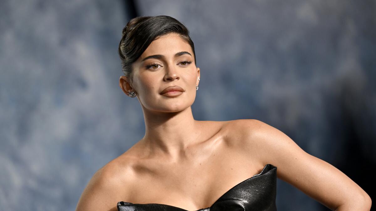 Kylie Jenner confirms plastic surgery on 'The Kardashians' - Los Angeles Times