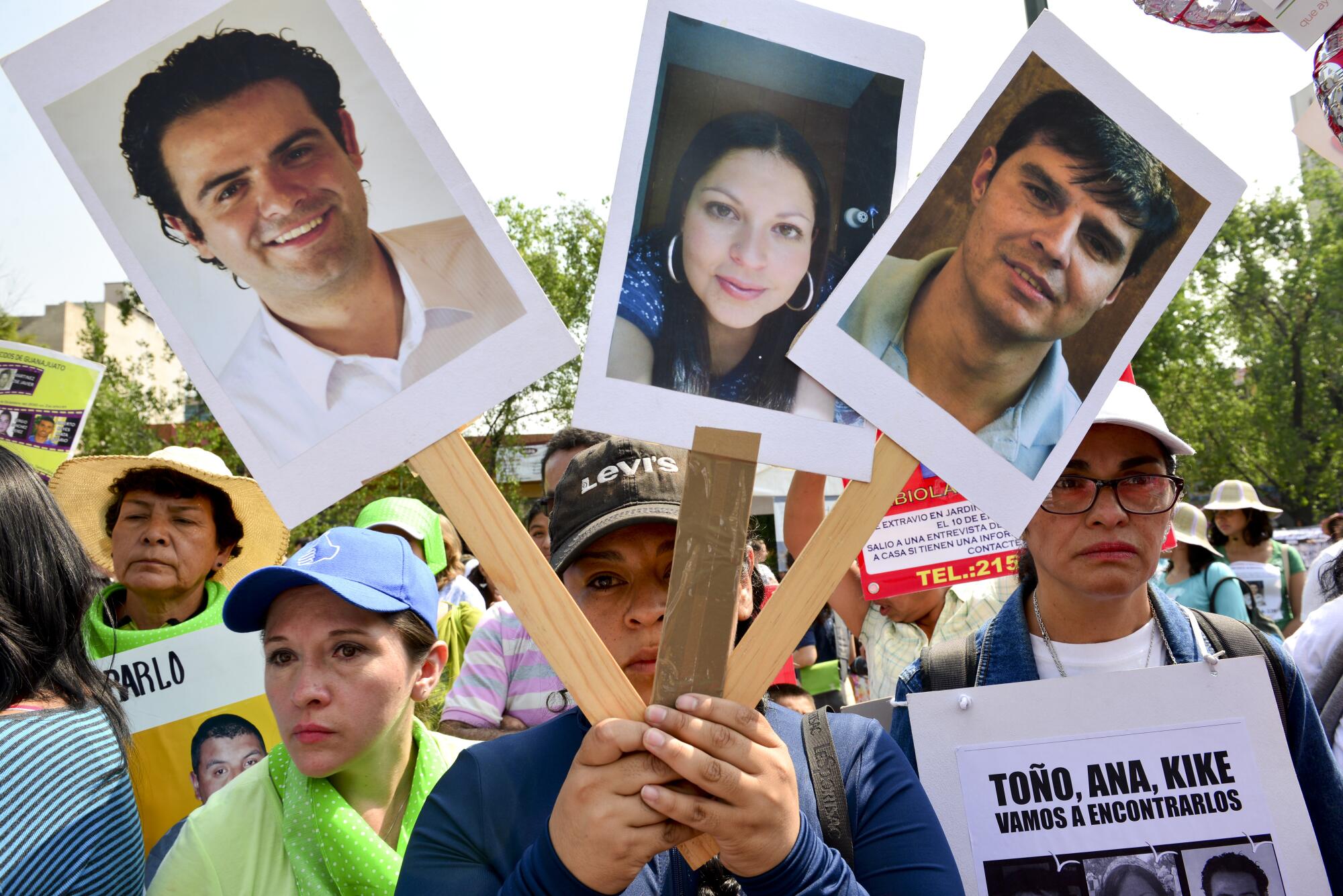 Mothers call for justice in the "March of Dignity" on Mother's Day 2014 in Mexico City. 