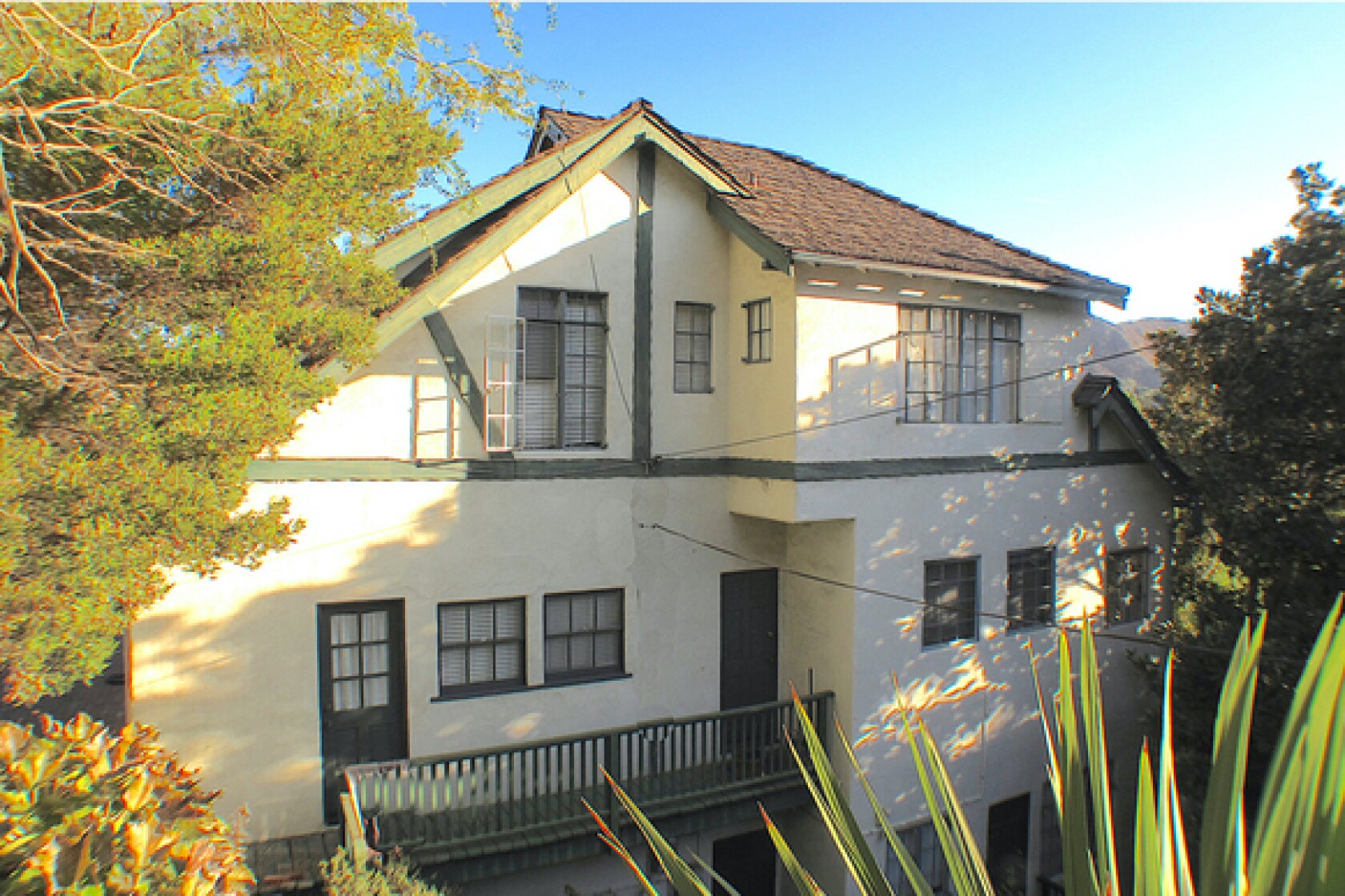 Colin Farrell brings English Country cottage to market in Hollywood