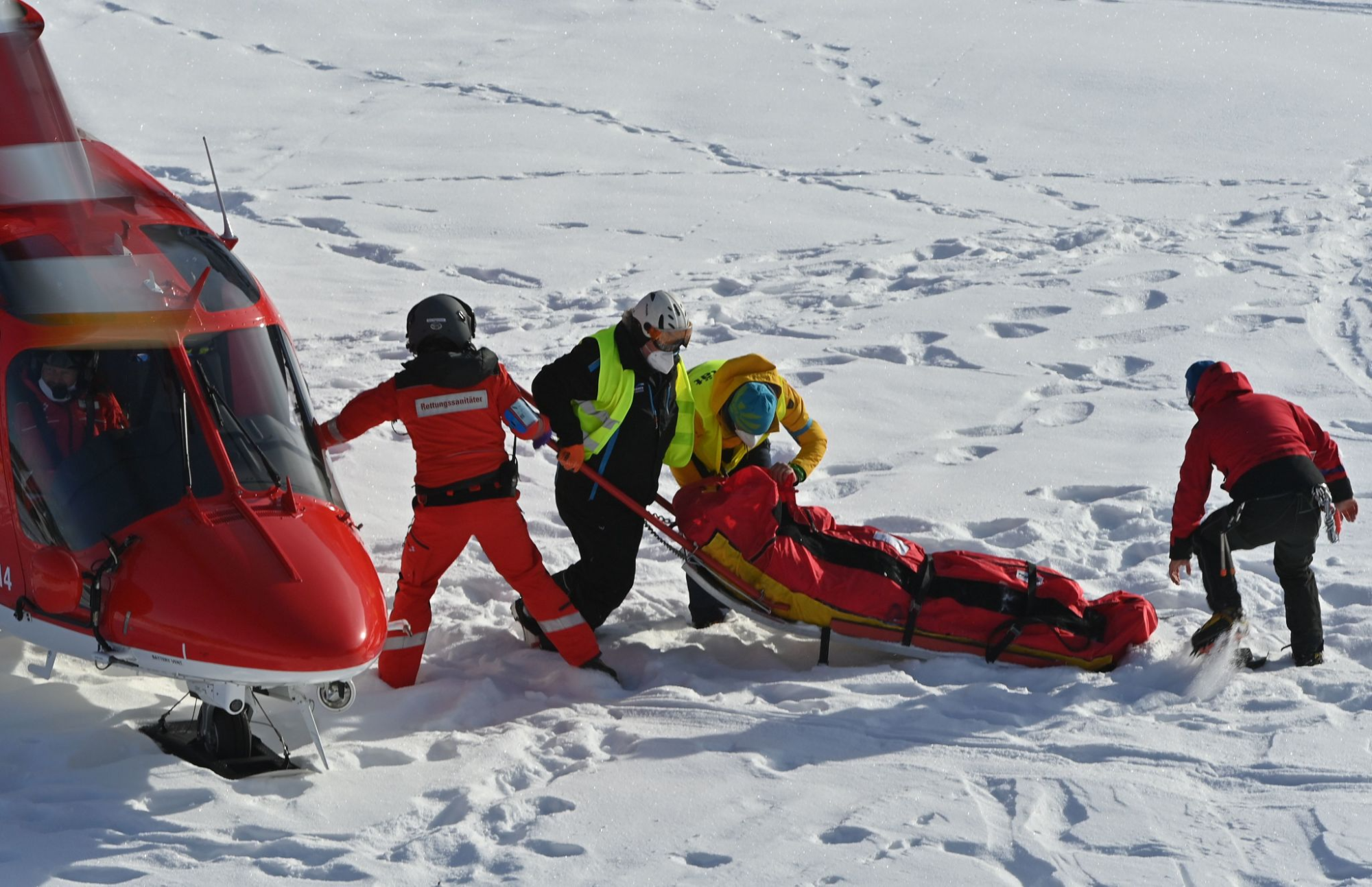 Tommy Ford is evacuated on a stretcher by helicopter after his crash in a giant slalom race on Jan. 9, 2021.