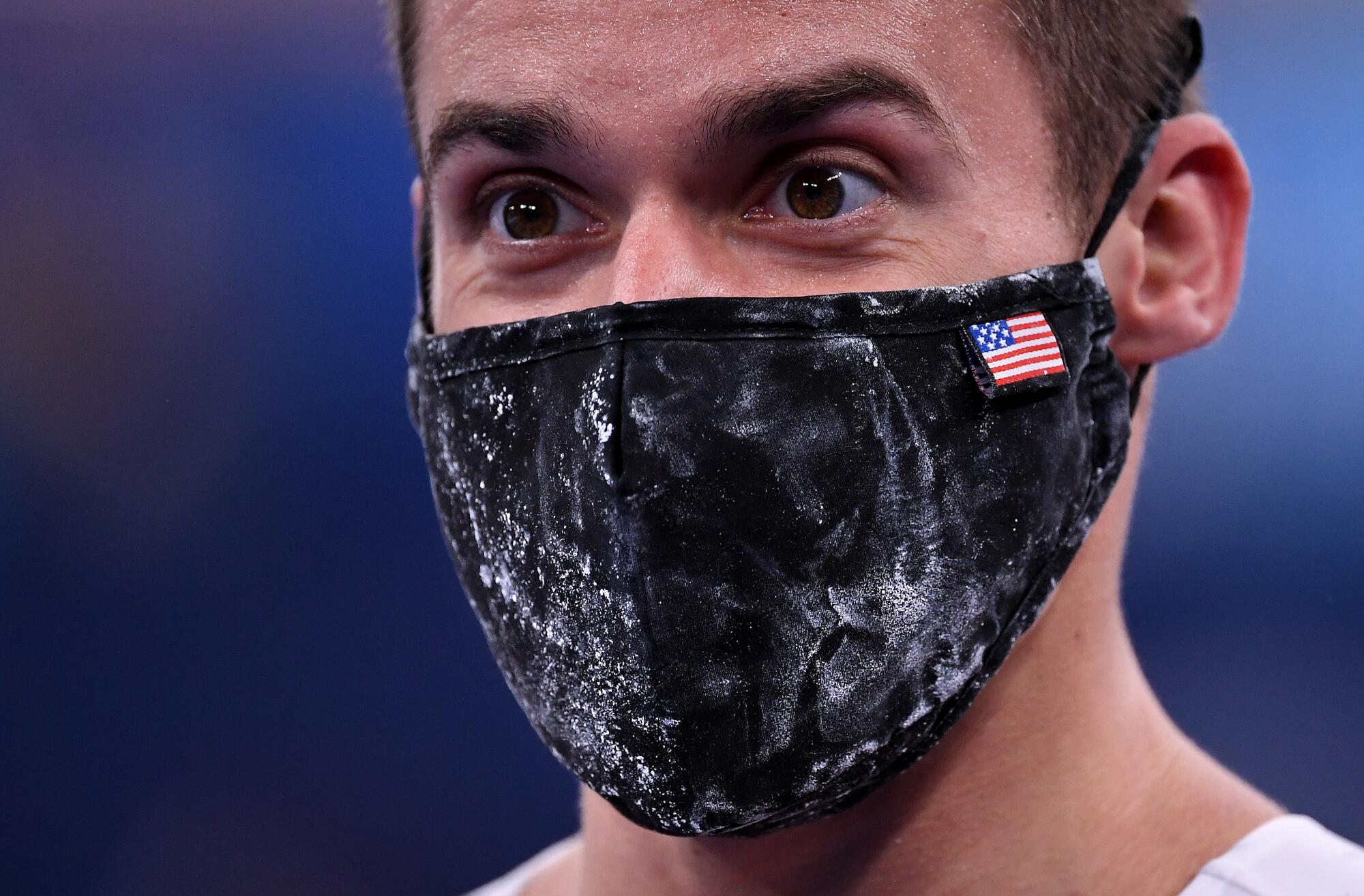 With chalk on his mask USA's Samuel Mikulak chats with teammates during team qualifying.