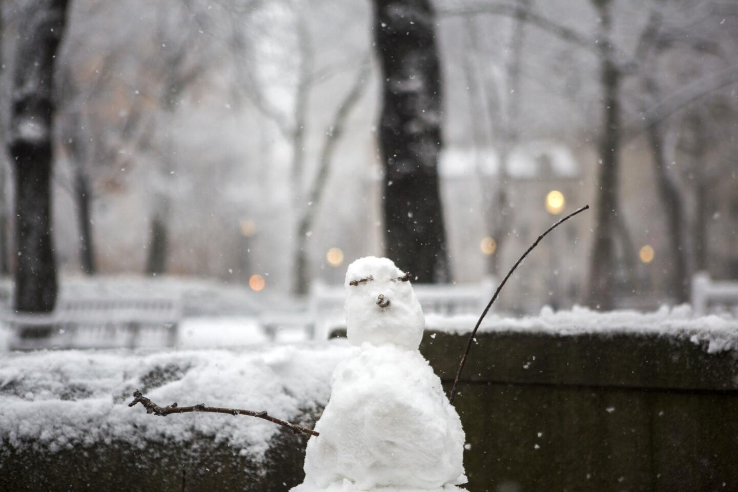 Major snowstorm pounding East Coast