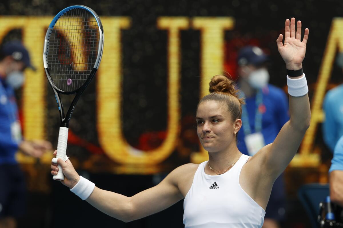 Maria Sakkari, de Grecia, celebra después de superar a Tatjana Maria, de Alemania, en su partido de primera ronda.