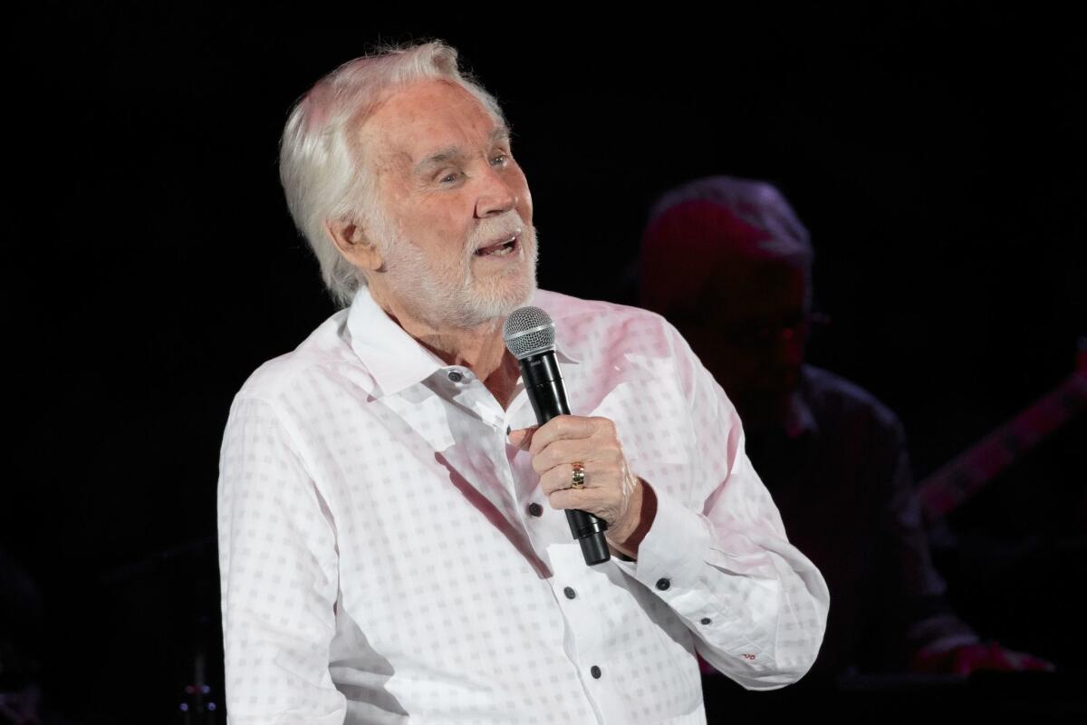 Kenny Rogers on his farewell tour in 2017.
