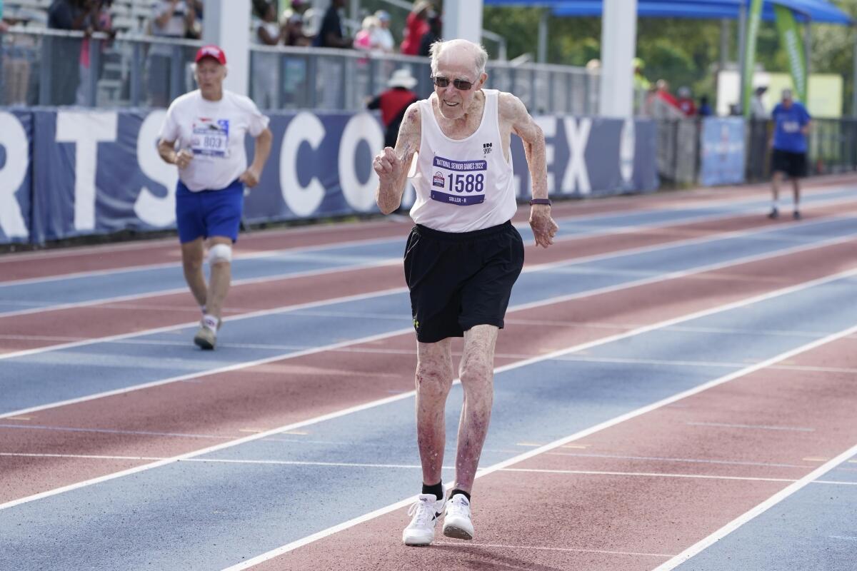 Con sus 95 años, Richard Soller participa en la carrera de los 200 metros en los Juegos Nacionales Senior 