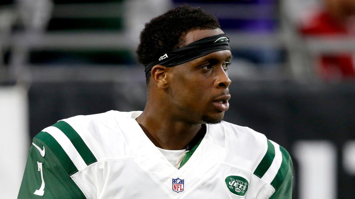 Geno Smith will start for the Jets in place of struggling quarterback Ryan  Fitzpatrick - Los Angeles Times