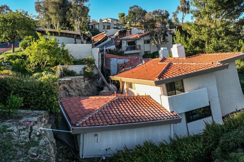 Rolling Hills Estates, CA, Monday, July 10, 2023 - A hillside continues to collapse as homes along Peartree Lane fall along with it. (Robert Gauthier/Los Angeles Times)