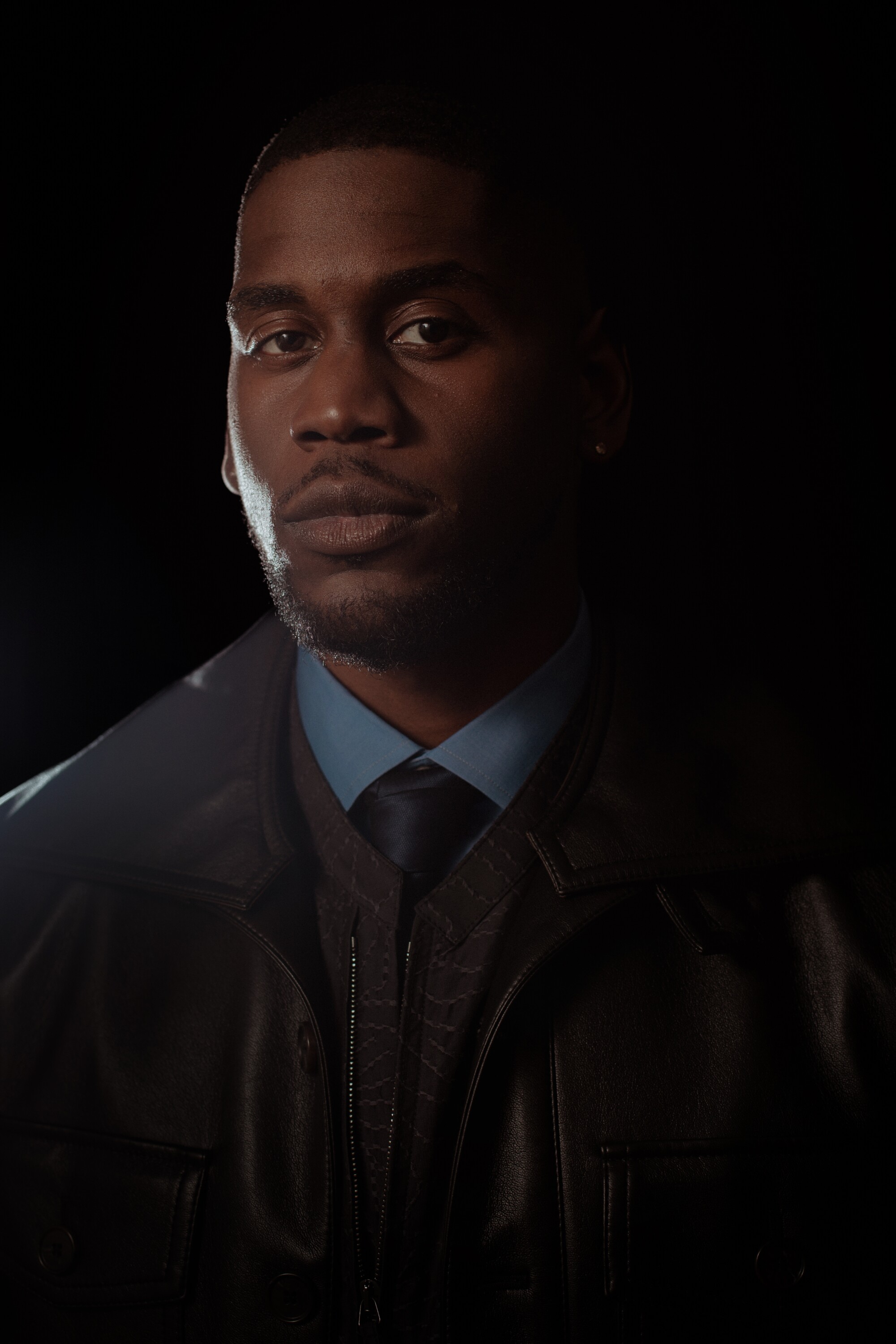 O ator Quincy Isaiah posa para um retrato.