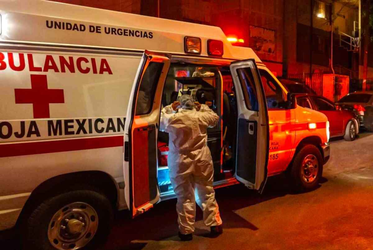 Una ambulancia de la Cruz Roja en Cancún, México.