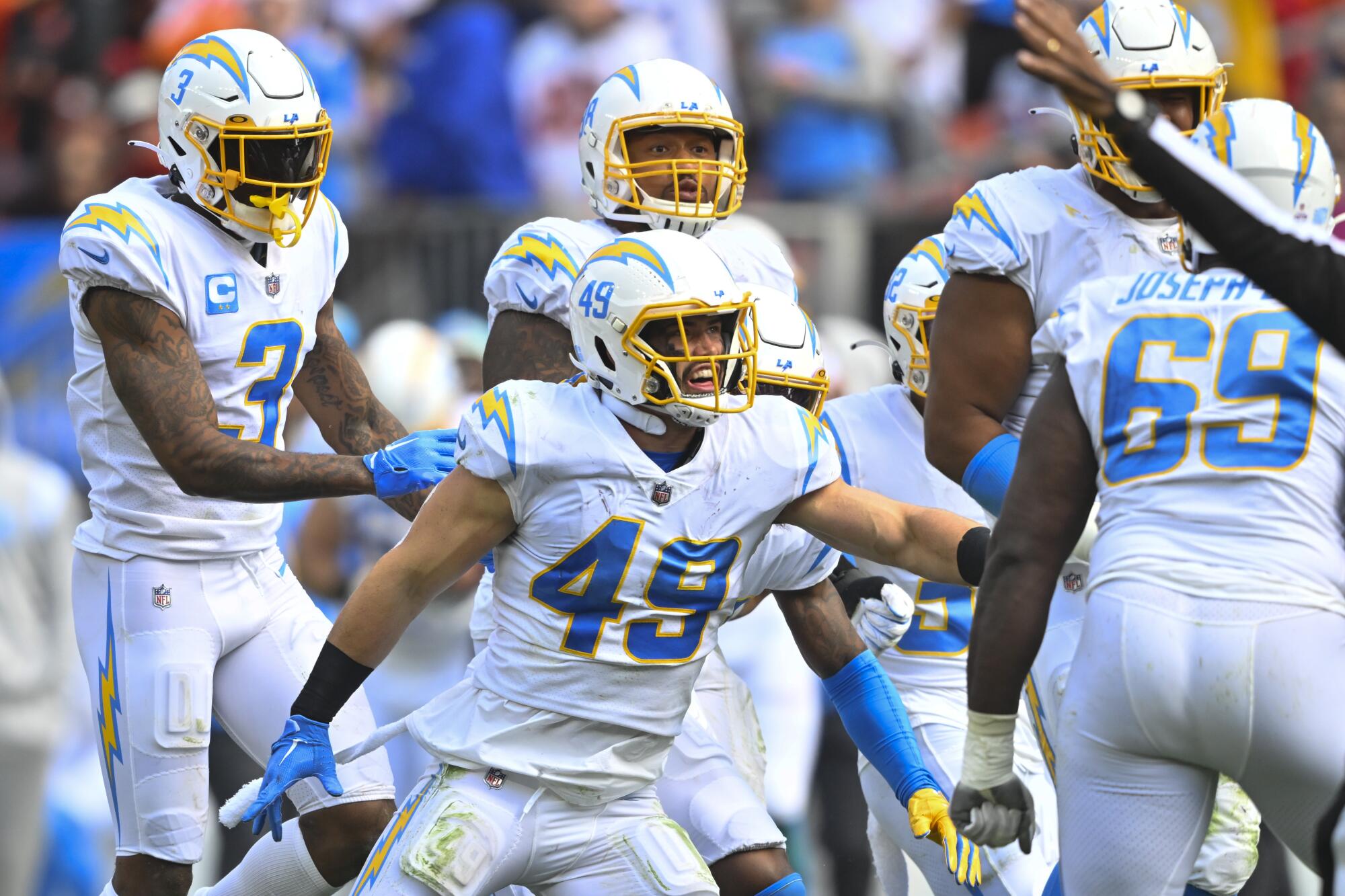 Chargers linebacker Drue Tranquill (49) celebrates with teammates after stopping the Cleveland Browns.