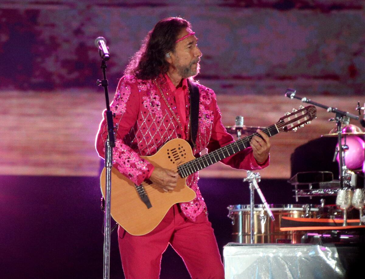 Marco Antonio Solis hizo el anuncio desde Miami.