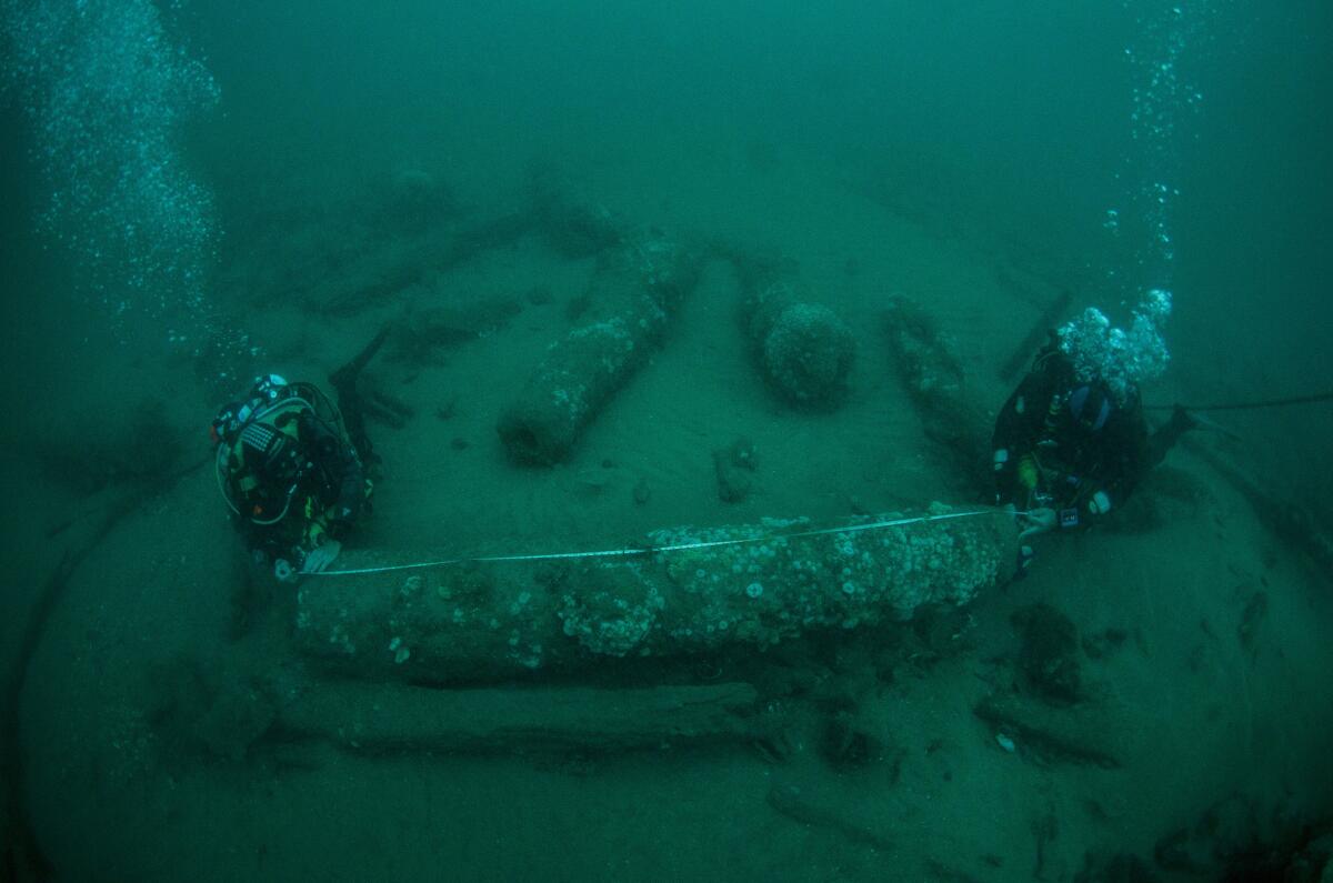 Pieces of a 17th century warship on the sea floor