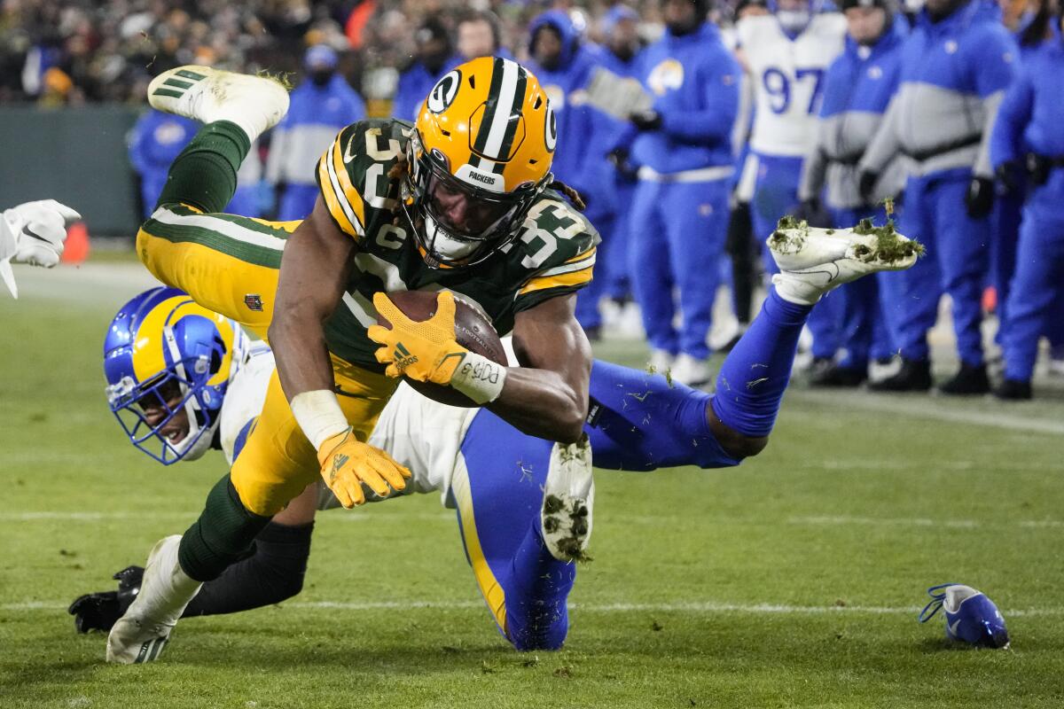 RB Aaron Jones staying with Packers under restructured deal - The